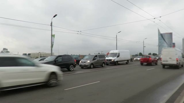 Мост Ваншу — это вантовый мост, который пересекает реку Даугава в Риге, столице Латвии. смотреть онлайн