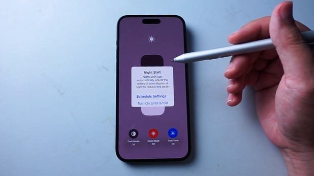 iPhone 15 Night Shift Mode Explained! Adjust this setting before bed | How to Use Night Shift Mode смотреть онлайн