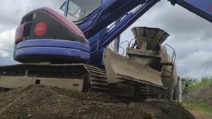 Kobelco SK50ur (.125m³) & Komatsu PC75uu (.25m³) Excavators Doing Batching