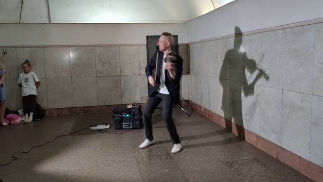 КиШ - Лесник - Король и Шут - мелодию из песни исполнил в #metro Москвы скрипач Александр Демидов