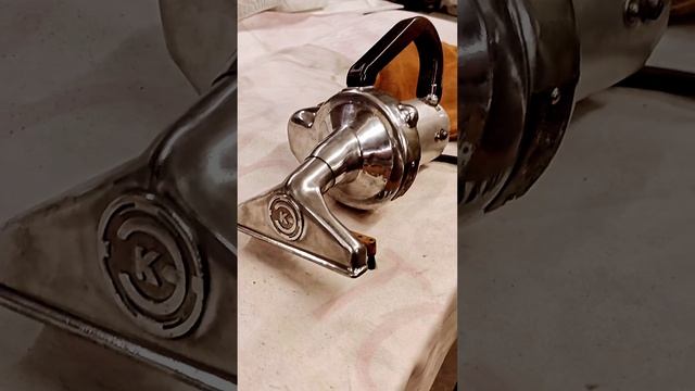 Отреставрирован довоенный пылесос ЭПР 1939 года на 135w и 110 вольт постоянного тока - для типичной