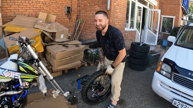 Сборка распаковка мотоцикла эндуро KEWS K-16 nb 300 смазка и регулировка клапанов