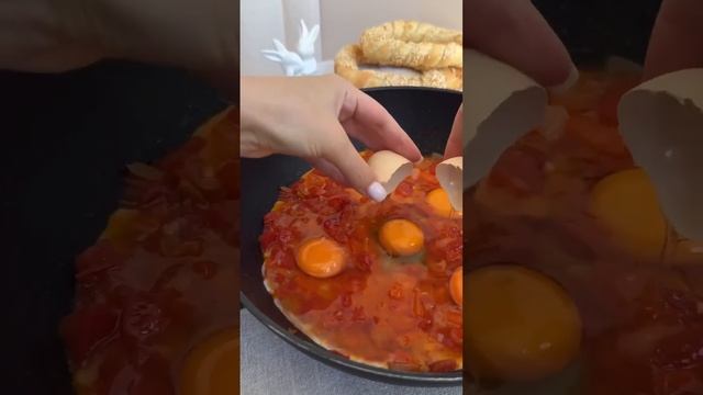 Очень много вкусных идей для завтрака, которые не требуют много времени и вот один из них.