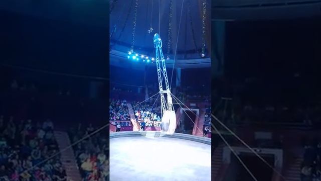 Цирковой артист родился в рубашке!