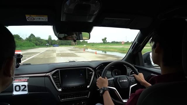 ถึงมือ.. ลอง ADAS ISUZU D-MAX 2023 ใน V-Cross & Hi-Lander รุ่น M смотреть онлайн