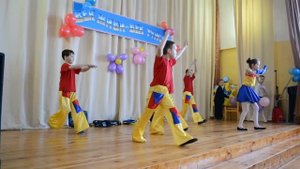 Танец "Мы - маленькие дети"