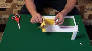 Как сделать фонарик из цветной бумаги своими руками