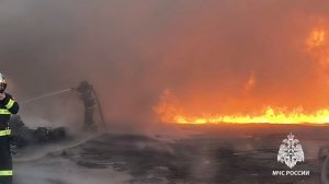 Ликвидация крупного пожара на складе в Ангарске