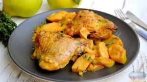 Сочно, пикантно, ярко.
КУРИНЫЕ БЕДРЫШКИ С АЙВОЙ