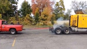 Пикап vs  Грузовик   перетягивание каната