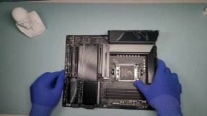 Распаковка материнской платы Gigabyte X670