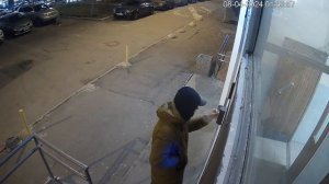Дерзкая кража камеры городского видеонаблюдения. Без цензуры ;-)