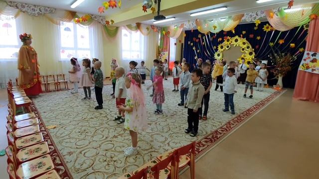 Алёна на утреннике в детском саду