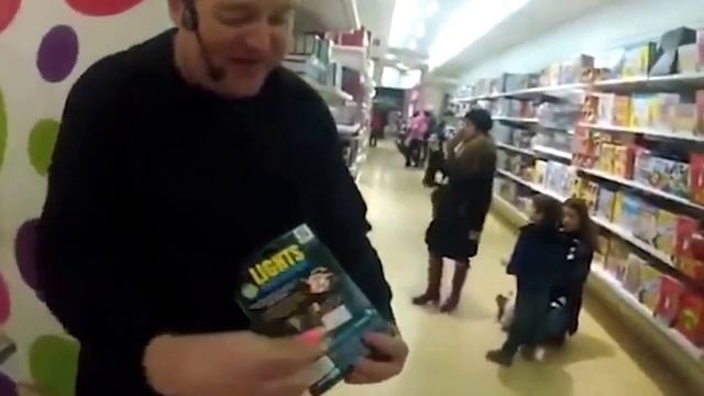 Магазин игрушек из фильма Один Дома смотреть онлайн