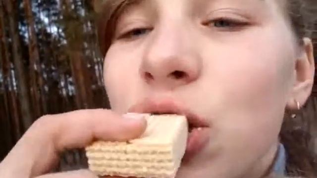 хрум)))))))) невозможно посмотреть один раз))) смотреть онлайн