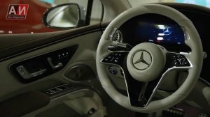 Mercedes-Benz EQS паркуется без водителя