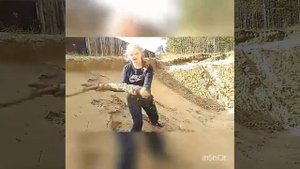 5 минут назад насрал сосед в подезде клип