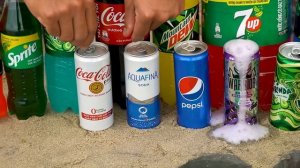 Попробуйте приготовить радужный рожок мороженого с Orbeez, Coca-Cola vs Mentos