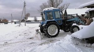 Занимаюсь уборкой снега, трактором МТЗ 82