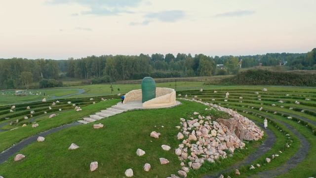Мира Парк Новосибирск - Арт-комплекс Критский лабиринт и монумент «Истина» смотреть онлайн