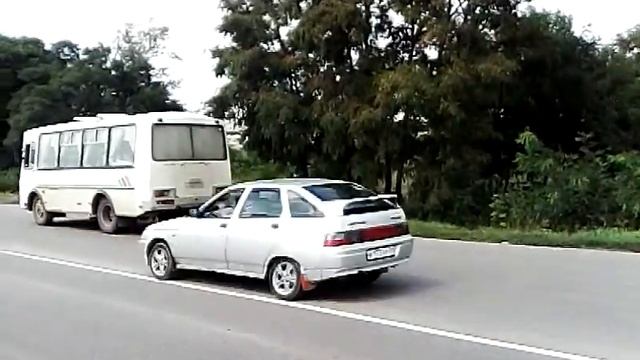 Обоссали триногу