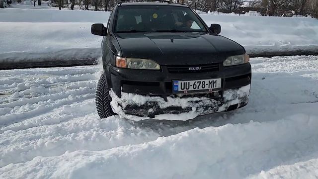 Isuzu Axiom 3.5 (snow) смотреть онлайн