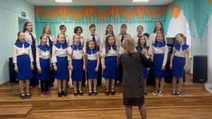 Музыка С. Екимова, слова Ю. Парфенова "Танго мухи". Исполняет хор средних классов.