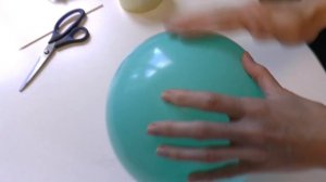 Прокалываю воздушный шар не лопая его Детские научные эксперименты