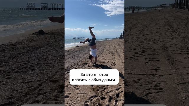 Ведущий Максим Ашухин