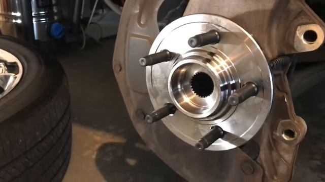 2005 Lincoln Aviator front wheel hub replacement смотреть онлайн