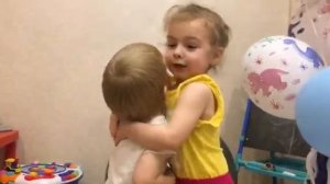 Сёма и Даша упали)