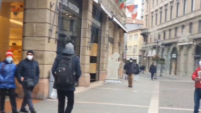 Италия Падуя воскресный стритстайл в холод 0 градусов смотреть онлайн