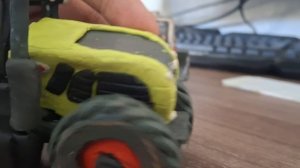 Трактор Claas AXION из пластилина