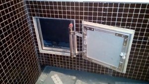 ПРИМЕР МОНТАЖА СКРЫТОГО ЛЮКА В ВАННОЙ | С КЕРАМИЧЕСКОЙ МАЗАИКОЙ