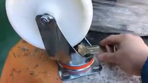 Полиамидное колесо тележек 200х50мм на поворотной площадке с тормозом