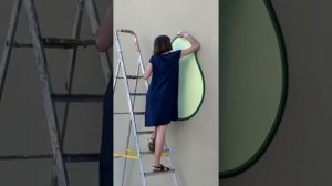 Стена и художник