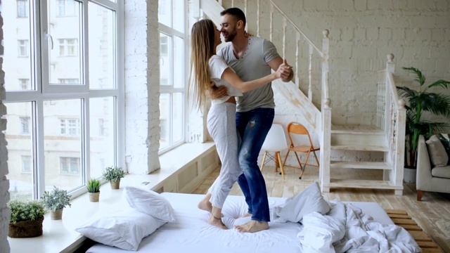 Candle In The Window sung by Cindy Hall смотреть онлайн