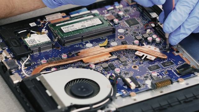 Co zrobić, gdy laptop się przegrzewa? | Wymiana pasty termoprzewodzącej смотреть онлайн