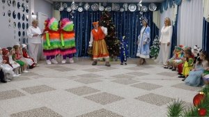 Новогодний утренник "КАК ЛИСА УКРАЛА ВАЛЕНКИ ДЕДА МОРОЗА" для детей средних групп