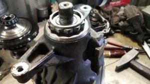 BMW 5er G30 потек сальник хвостовика заднего редуктора + заменили подшипники из-за "шагрени" обоймы