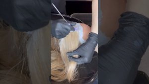 Как дочищать желтую полосу у корней. Тотал блонд.