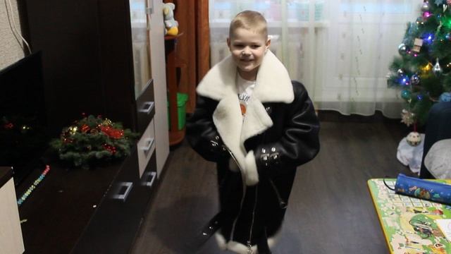 Дима в дубленке танцует))) смотреть онлайн