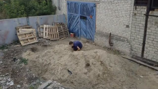 Пацан упал с высокого здания! Жесть! смотреть онлайн