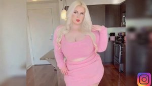 Klaudia Kelly Biography, Plus Size Model, Instagram Star, Wiki, Age, Height, Facts and Lifestyle.
