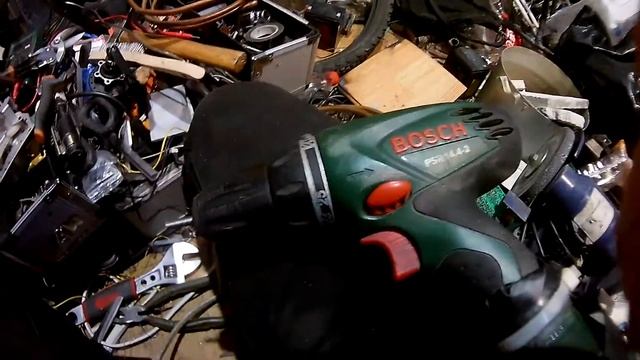 Точим штуцер из болта на коленке смотреть онлайн