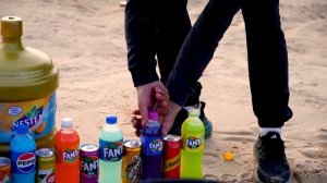 Эксперемент - большое извержение пасты из гигантских воздушных шаров под землей с помощью Coca-Cola,