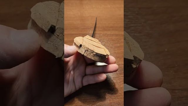 Оклейка пластмассовой ручки пробкой удочки мормышки. Стало очень удобно держать.