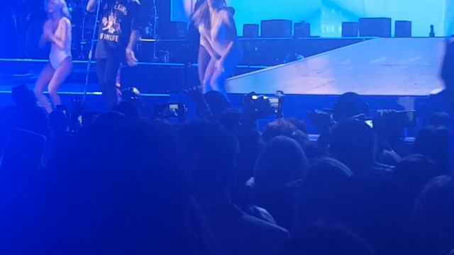 Maluma Felices Los 4 Live FameTour смотреть онлайн