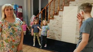 Семейное насилие. Мама бьёт школьника сына в день защиты детей! #shorts