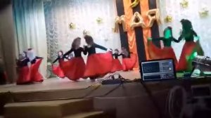 Испанский танец в исполнении детей средней группы "Капельки"
